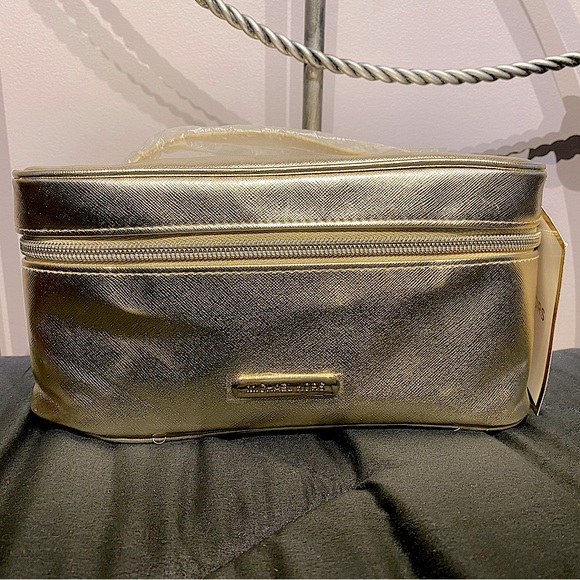 SOLD❗️NEW MKMakeup Bag+Mac Makeup x 3 - Picture 3 of 10